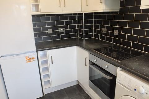 2 bedroom apartment to rent, Handle Road, Southampton SO15