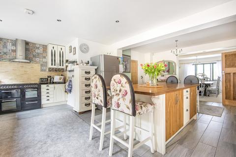 Burlington Lodge Bears Den, Kingswood, Tadworth, KT20 6PL