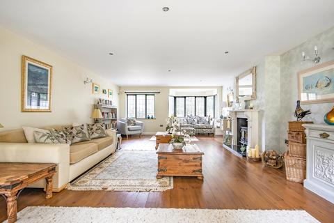 Burlington Lodge Bears Den, Kingswood, Tadworth, KT20 6PL