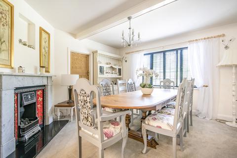 Burlington Lodge Bears Den, Kingswood, Tadworth, KT20 6PL