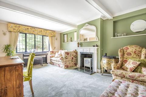 Burlington Lodge Bears Den, Kingswood, Tadworth, KT20 6PL