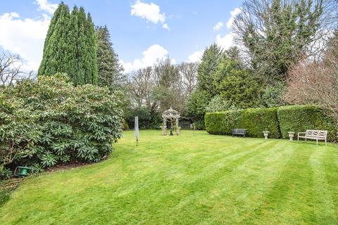 Burlington Lodge Bears Den, Kingswood, Tadworth, KT20 6PL