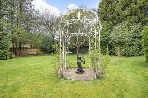 Burlington Lodge Bears Den, Kingswood, Tadworth, KT20 6PL