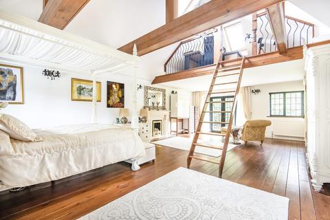 Burlington Lodge Bears Den, Kingswood, Tadworth, KT20 6PL
