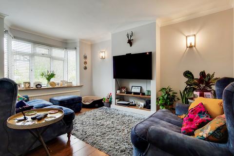 18 Warren Road, Twickenham, TW2 7DL