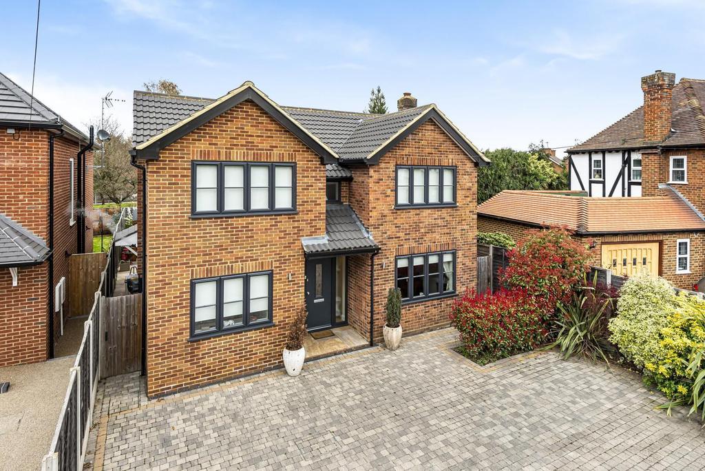 Little Green Lane, Chertsey, KT16 4 bed detached house £795,000