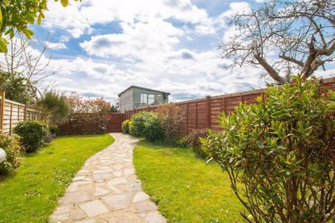 22 Salisbury Road, Godstone, RH9 8AB