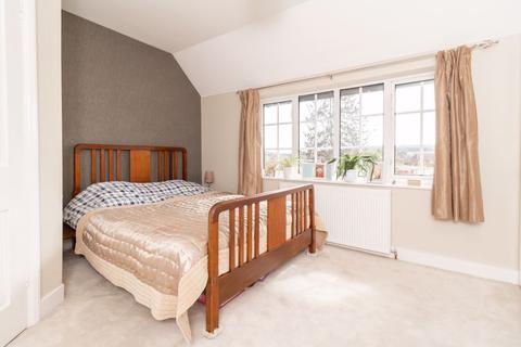 22 Salisbury Road, Godstone, RH9 8AB