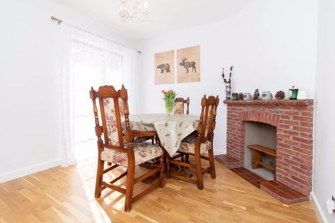 22 Salisbury Road, Godstone, RH9 8AB