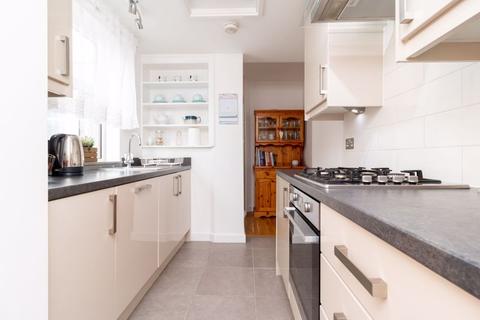 22 Salisbury Road, Godstone, RH9 8AB