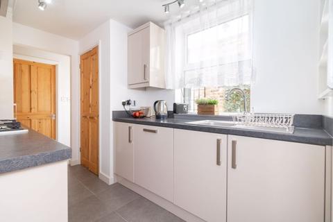 22 Salisbury Road, Godstone, RH9 8AB