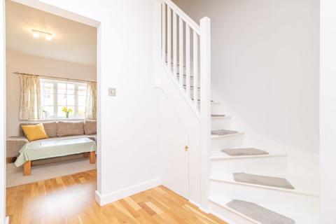 22 Salisbury Road, Godstone, RH9 8AB