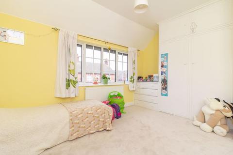 22 Salisbury Road, Godstone, RH9 8AB