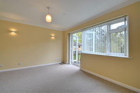 2 bedroom apartment to rent, Beacon Hill Court, Surrey