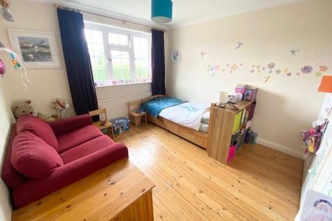 25 Gresham Way, Frimley Green, Camberley, GU16 6LZ