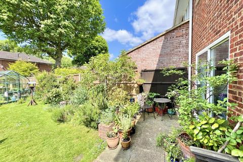 25 Gresham Way, Frimley Green, Camberley, GU16 6LZ