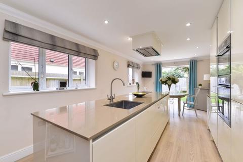 3, Dolphin Court Dunsfold Road, Alfold, Cranleigh, GU6 8JB