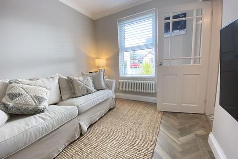 6 Broadway, Cowbridge, CF71 7ER