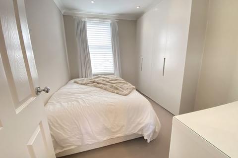 6 Broadway, Cowbridge, CF71 7ER
