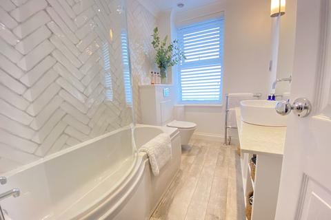 6 Broadway, Cowbridge, CF71 7ER