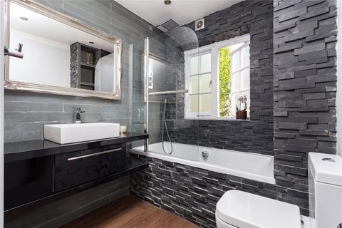 Flat 3, Radcliffe Building Bourne Estate, London, EC1N 7SN