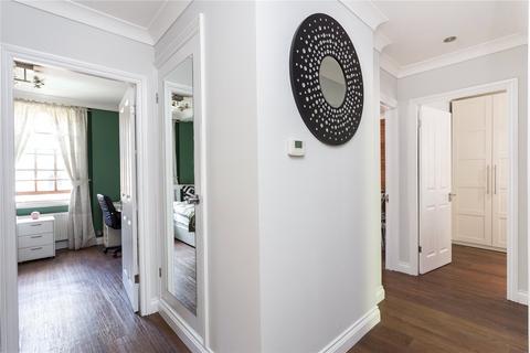 Flat 3, Radcliffe Building Bourne Estate, London, EC1N 7SN