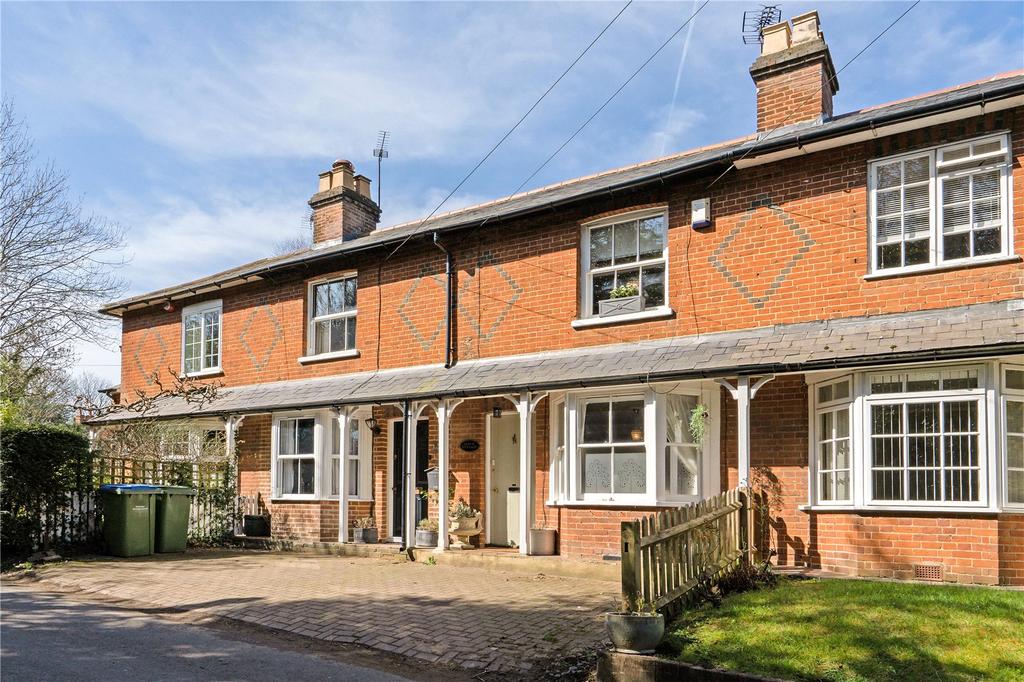 Ockham Lane, Cobham, Surrey, KT11 3 bed terraced house £725,000