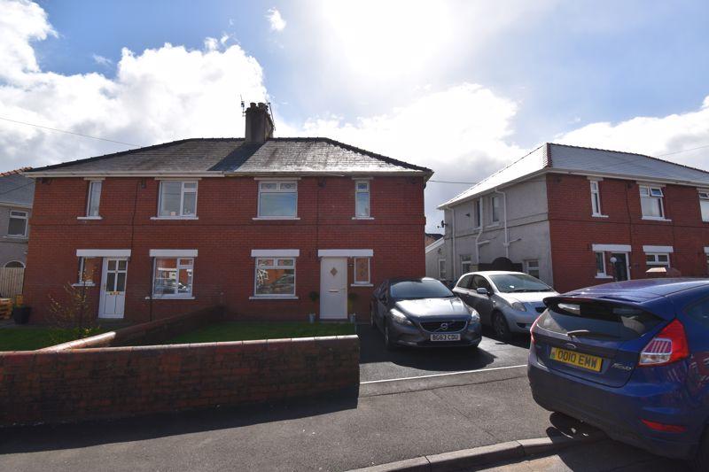86 St. Brides Road, Aberkenfig, CF32 9RA 3 bed semidetached house £