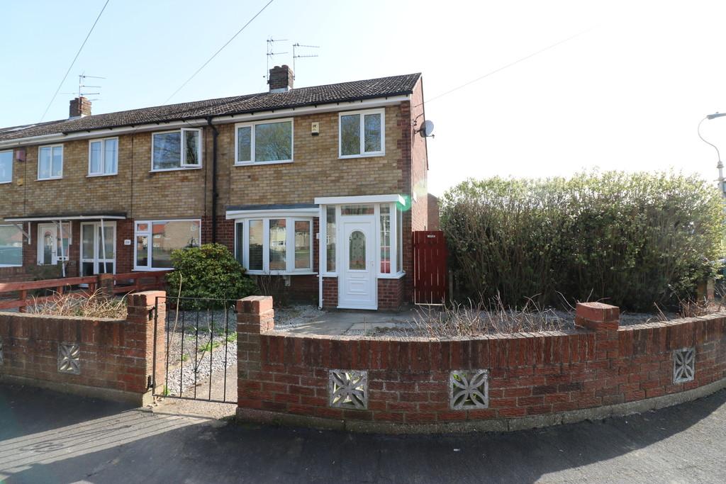 202 Wymersley Road 3 bed end of terrace house £700 pcm (£162 pw)