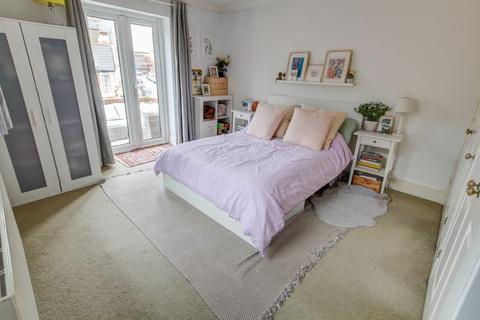 Flat 2, 35 Barnfield Road, Exeter, EX1 1RX