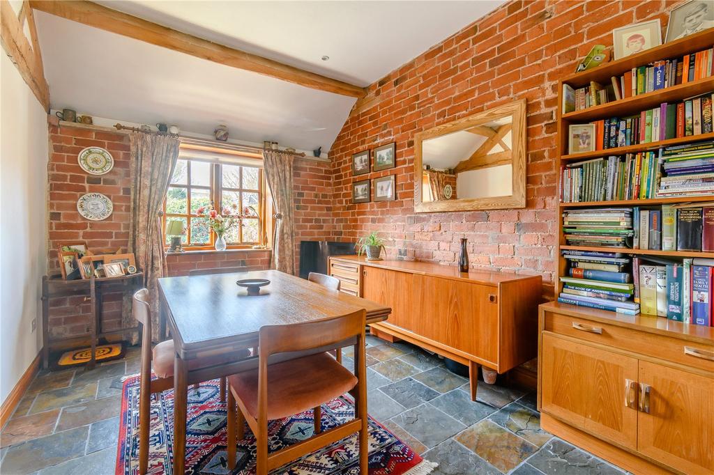 2 Reception Rooms