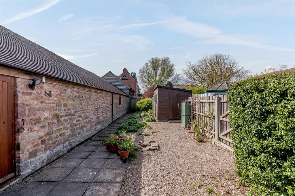 Courtyard With Scope