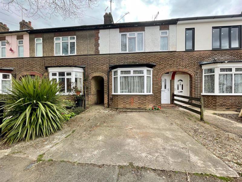 Douglas Crescent, Dunstable 3 bed terraced house £300,000