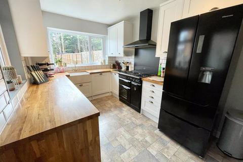 11 Douglas Crescent, Houghton Regis, Dunstable, LU5 5AS