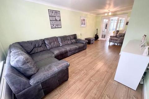 17 Brampton Rise, Dunstable, LU6 3BY