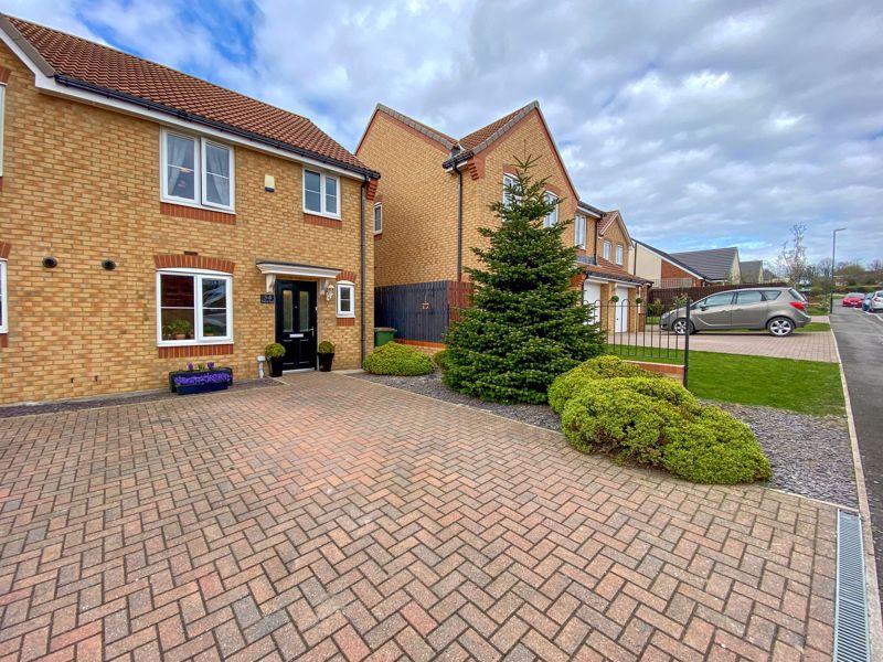 Newbury Road, Brotton 3 bed semidetached house £157,000