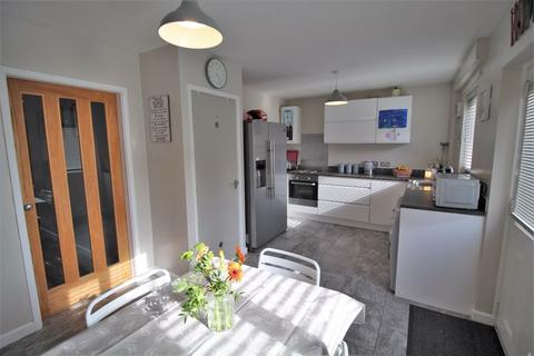 3 Hadley Close, Chirk, Wrexham, LL14 5PJ