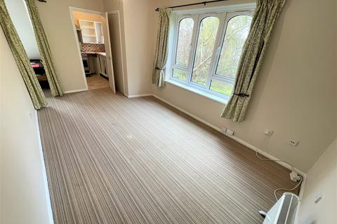 65 Frazer Close, Romford, RM1 2DG