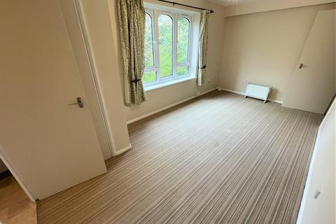 65 Frazer Close, Romford, RM1 2DG