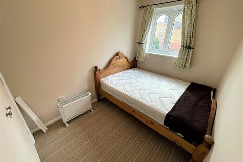 65 Frazer Close, Romford, RM1 2DG