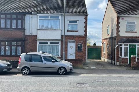 3 bedroom semi-detached house to rent, Stockingstone Road