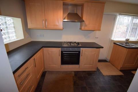 3 bedroom terraced house to rent, Old Wargrave Road, Newton-Le-Willows