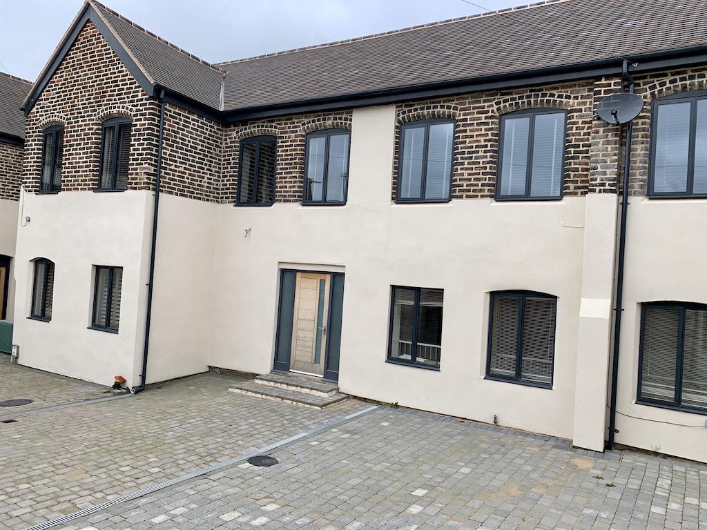 WORDSLEY High Street 2 bed apartment £695 pcm (£160 pw)