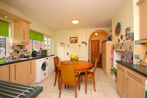 12 Avenue Road, Queniborough, Leicester, LE7 3FA