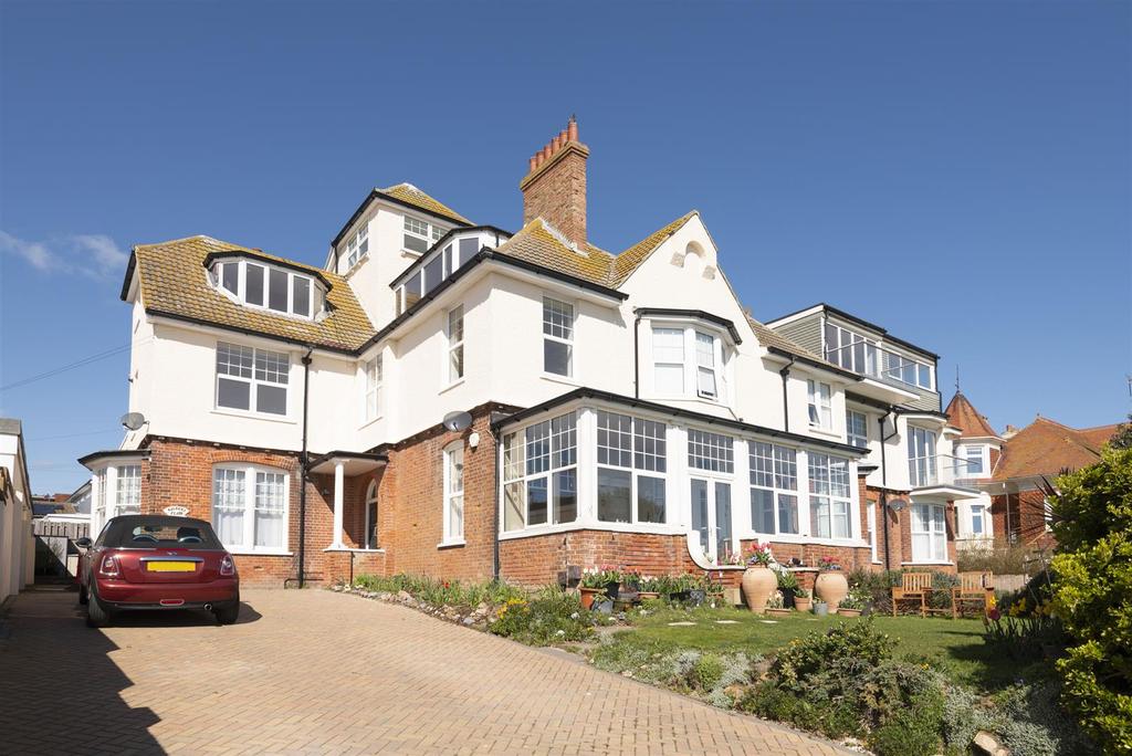 Cliff Promenade, Broadstairs 1 bed flat £875 pcm (£202 pw)