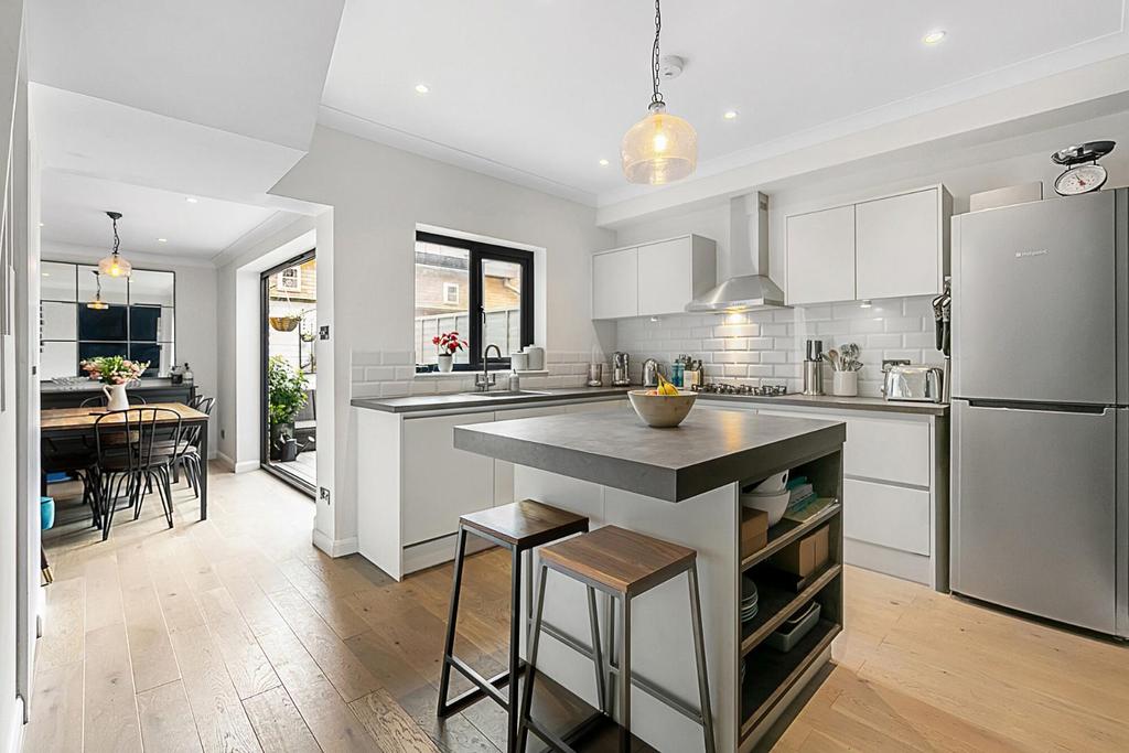 Kitchen (2).jpg