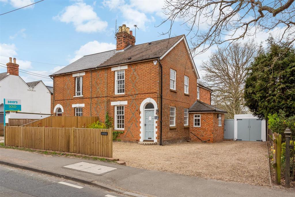 Newell Green, Warfield 3 bed semidetached house £650,000