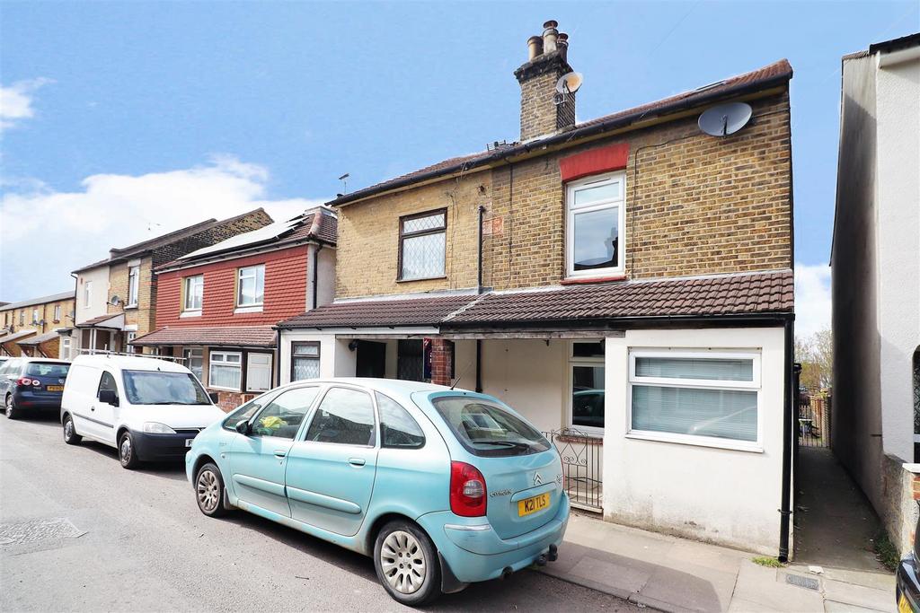 Broomfield Road, 3 bed semidetached house £325,000