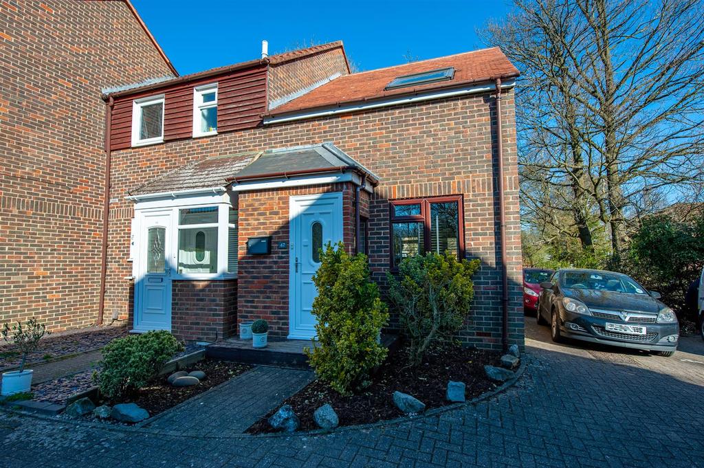 Orbit Close, Walderslade Woods 2 bed end of terrace house £230,000