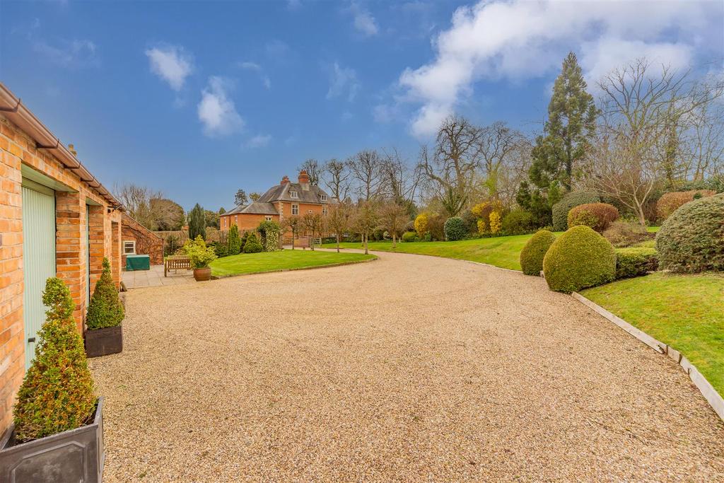 Albert-Street-Leicester-detached-house-IMG 1996.jp